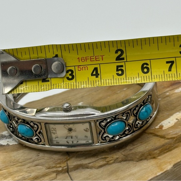 Fashion watches 4pcs, Chicos, Trendz, Geneva, and Armitron.Need batteries.(210) - Picture 12 of 16